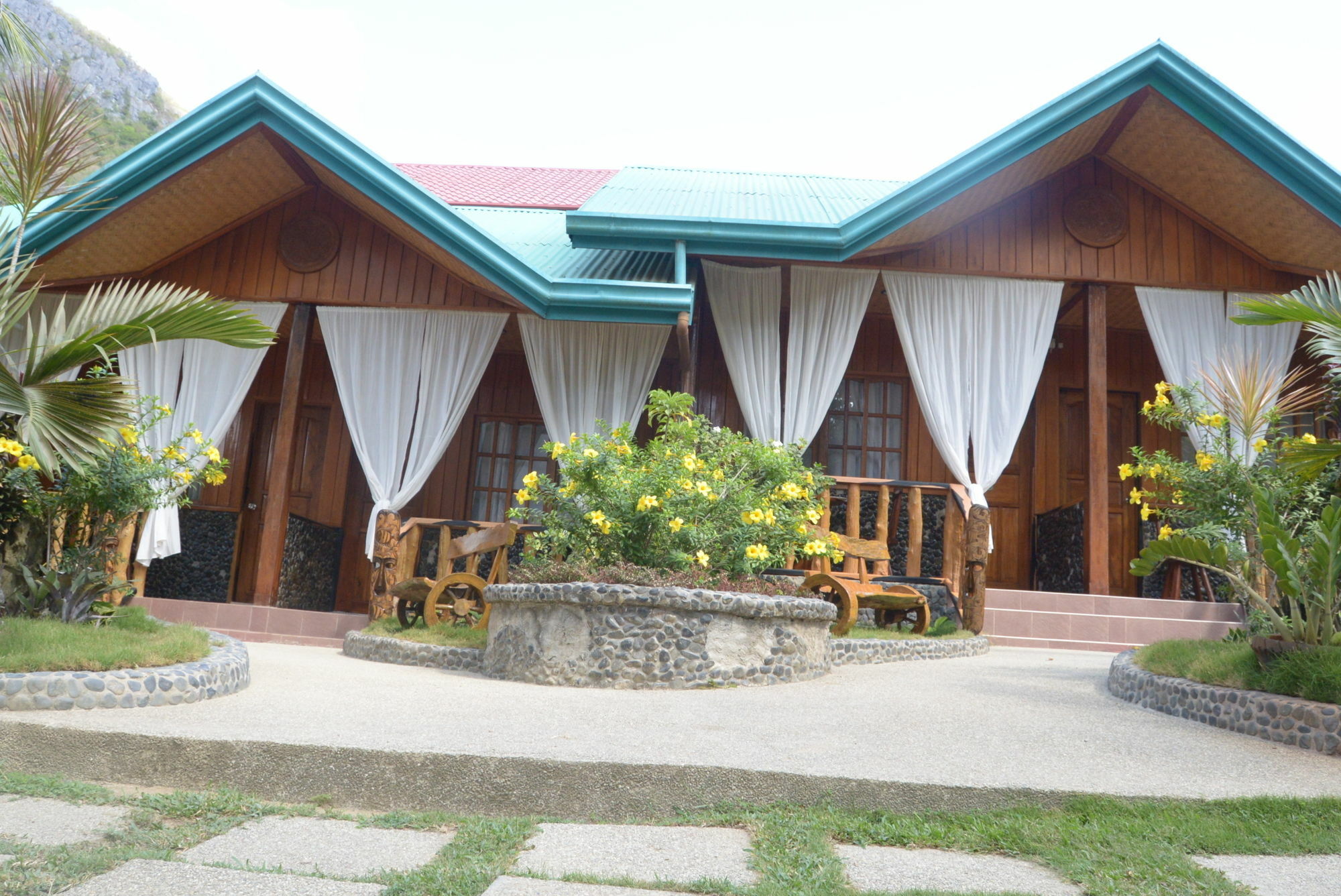 Jurias Garden Hotel Эль-Нидо Экстерьер фото